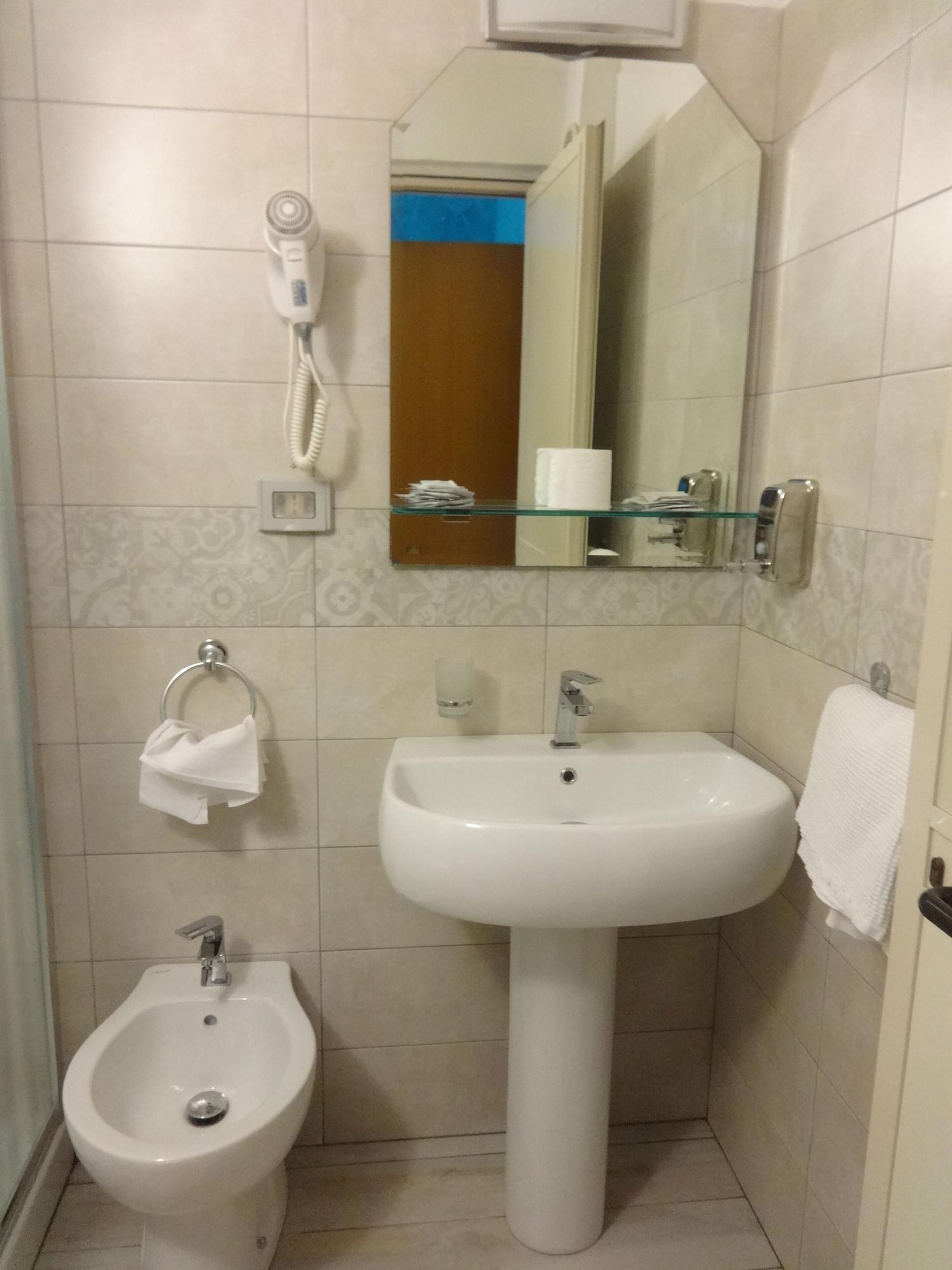 Hotel Centrale Europa Katanya Dış mekan fotoğraf